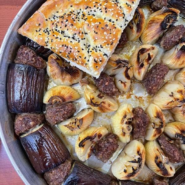 Tepsi Patlıcan ve Sarımsak Kebabı