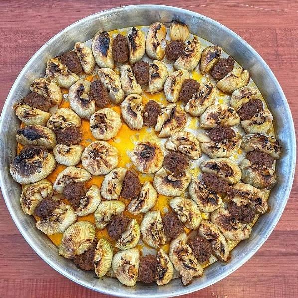 Tepsi Sarımsak Kebabı