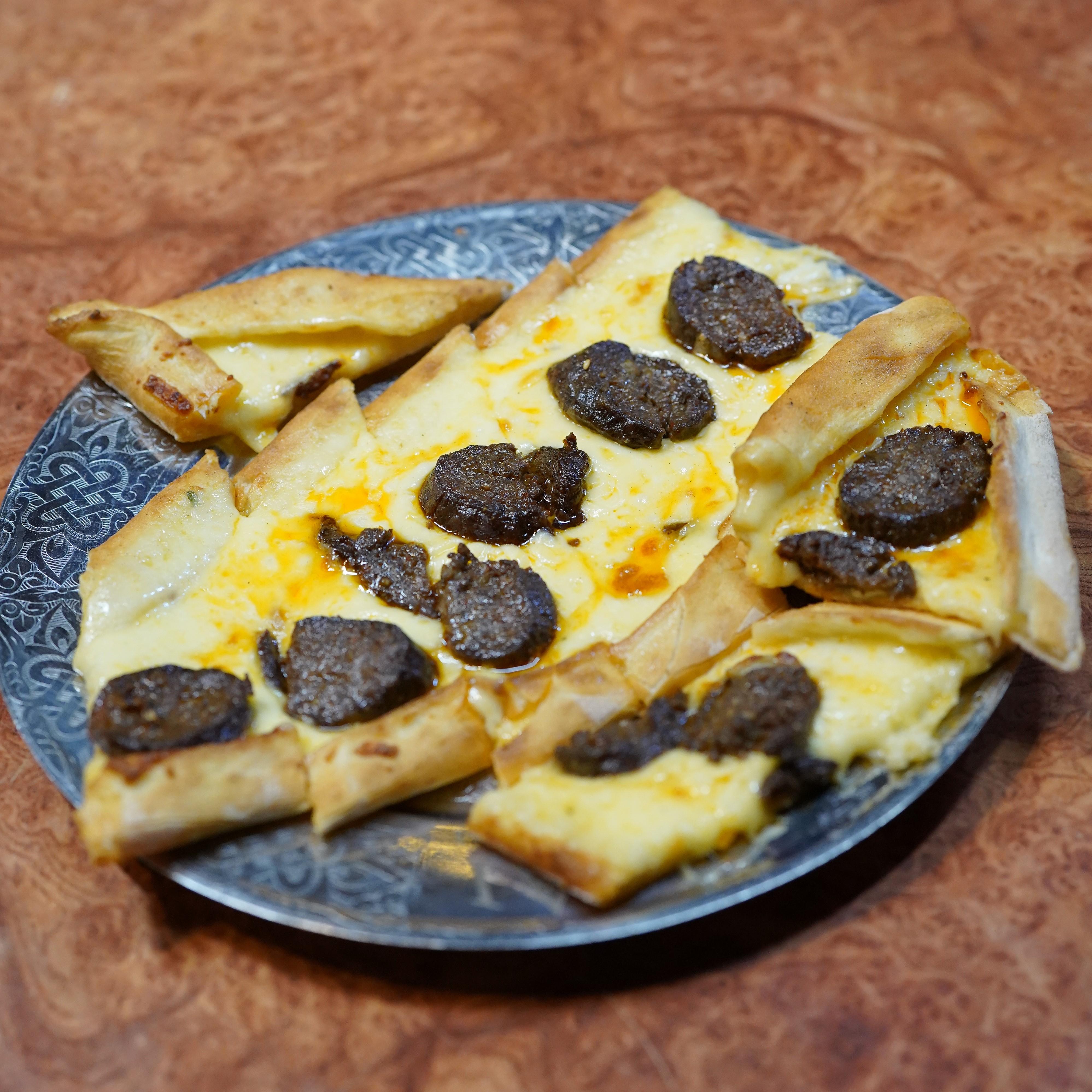 Kaşarlı Sucuklu Pide