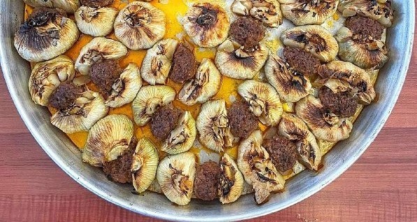 Tepsi Sarımsak Kebabı