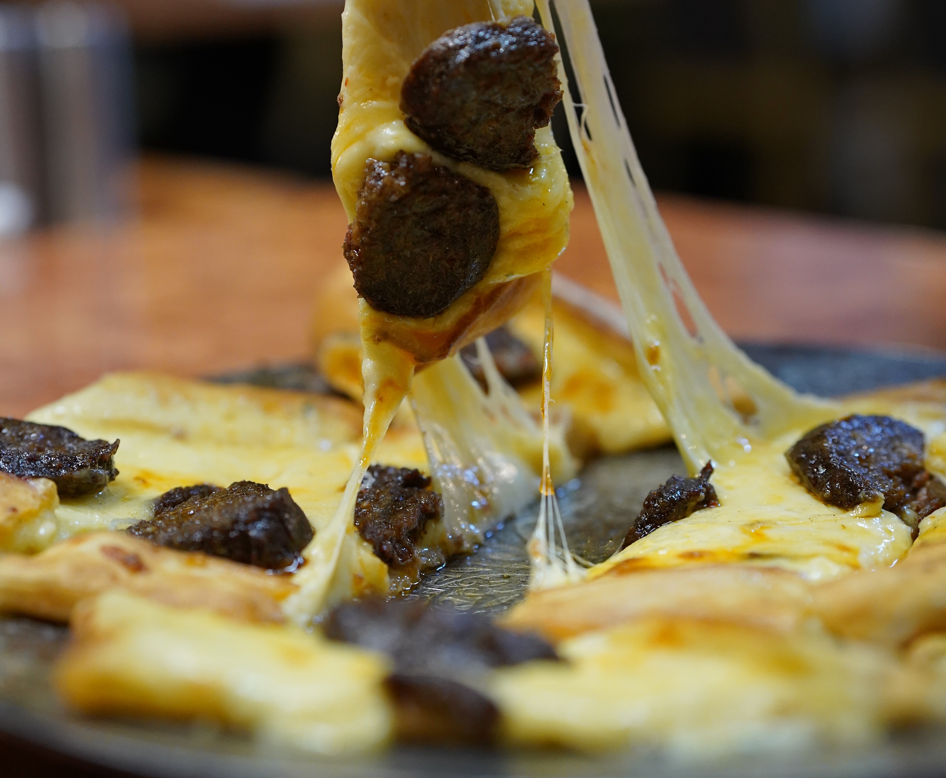 Kaşarlı Sucuklu Pide